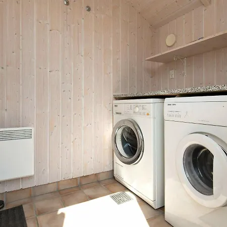 8 Person In Idestrup Bøtø By
